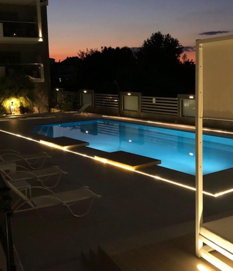 Galaxy City Hotel Liménasz Kültér fotó