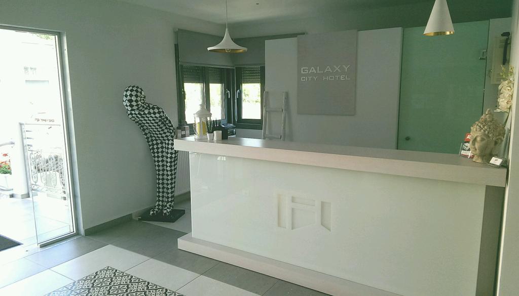 Galaxy City Hotel Liménasz Kültér fotó